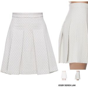 10 CROSBY DEREK LAM
Ivory Pleated Mini Skirt. NEW